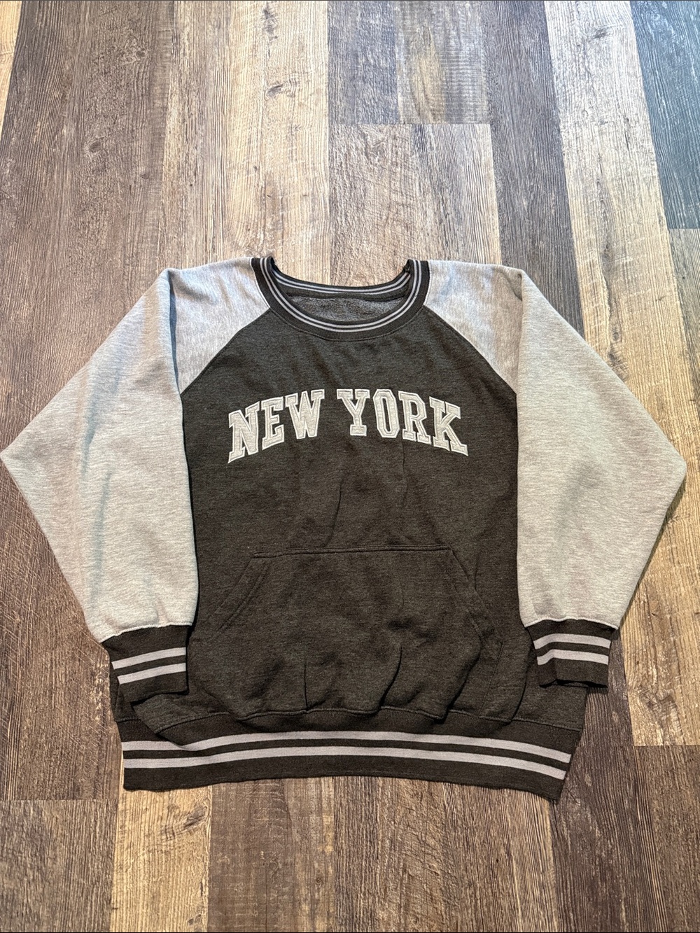 New York Popular Sweatshirt Unisex XL Gray Two Tone Crew Neck Embroidered